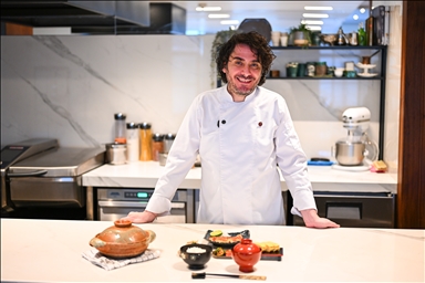 Синан Дамгаджиоглу, первый турецкий шеф-повар, назначенный Министерством сельского, лесного и рыбного хозяйства Японии «Послом доброй воли японской кухни», делится своим опытом с молодыми кулинарами