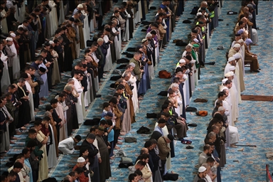 В Алжире совершили первый намаз таравих