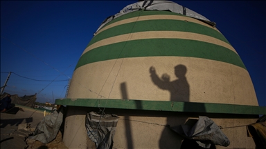 Filistinli aile, iftarını cami enkazında yaptı