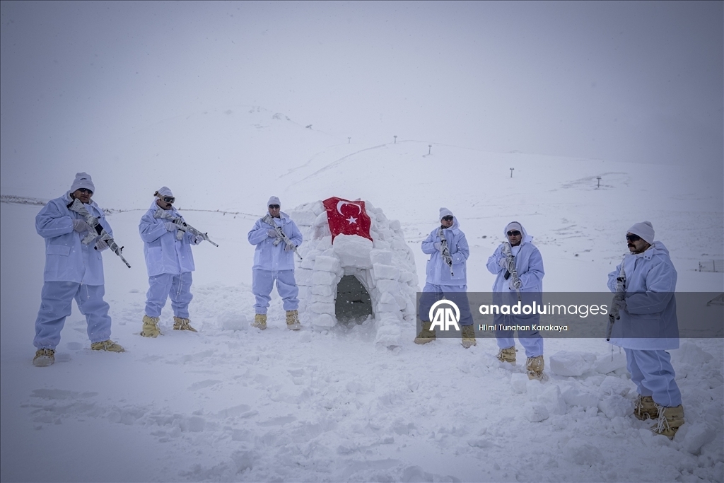 Спецназовцы готовы к операциям и спасательным миссиям в суровых зимних условиях 25