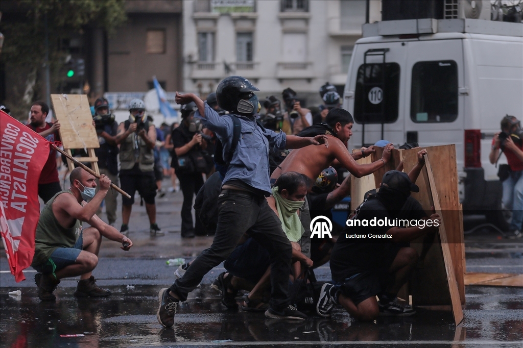 В Аргентине прошла всеобщая забастовка против трудовой реформы Милея