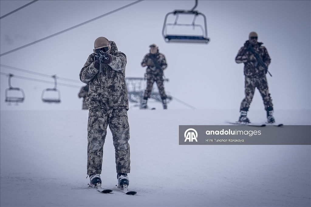 Спецназовцы готовы к операциям и спасательным миссиям в суровых зимних условиях 14