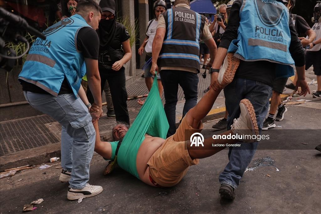 В Аргентине прошла всеобщая забастовка против трудовой реформы Милея