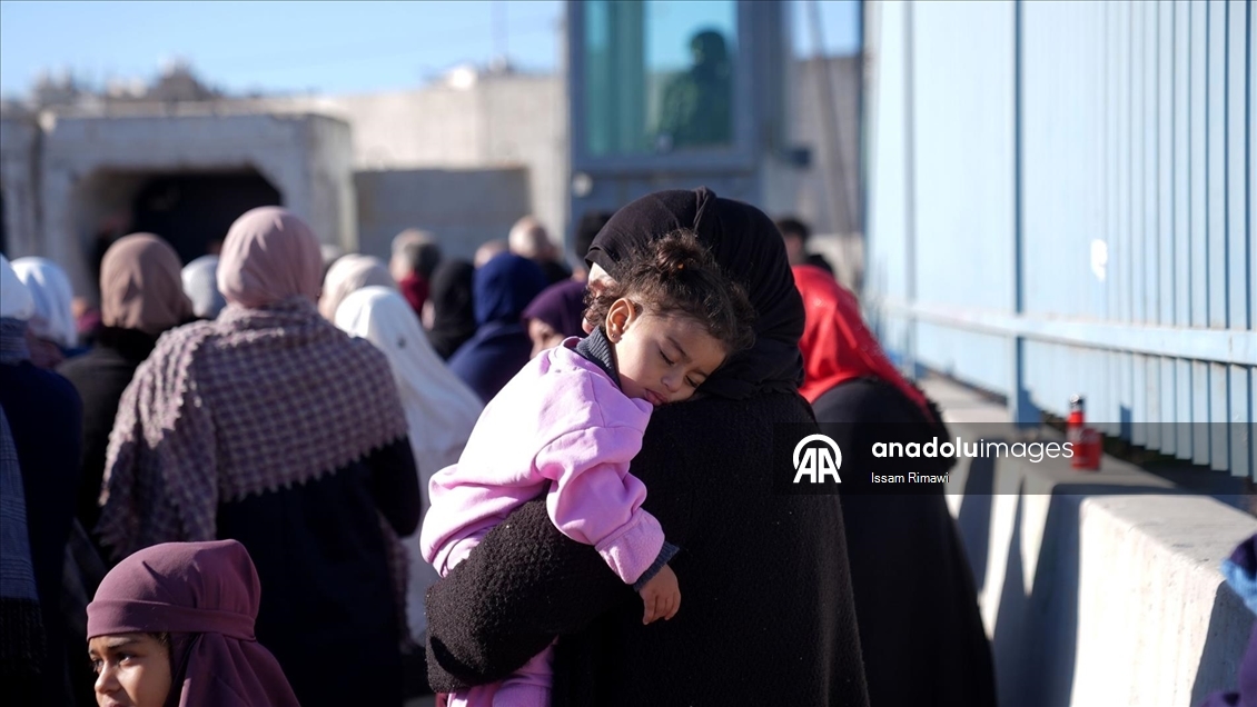 İsrail, ramazanın ilk cumasında izinleri olmasına rağmen Batı Şeria'daki Filistinlilerin Kudüs'e girişini engelledi