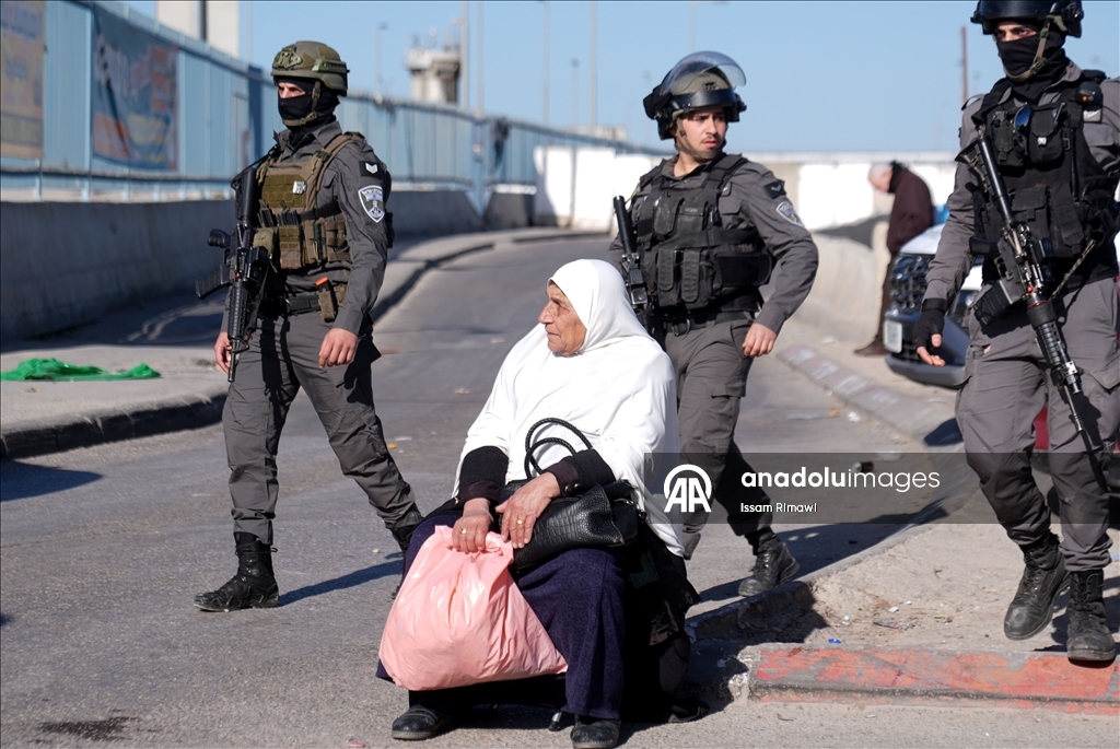 Израиль ограничил въезд палестинцев к Мечеть Аль-Акса в первый день Рамадана