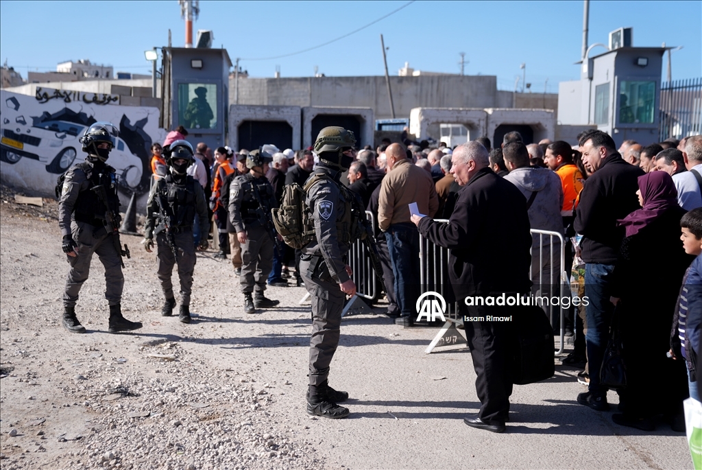 Израиль ограничил въезд палестинцев к Мечеть Аль-Акса в первый день Рамадана