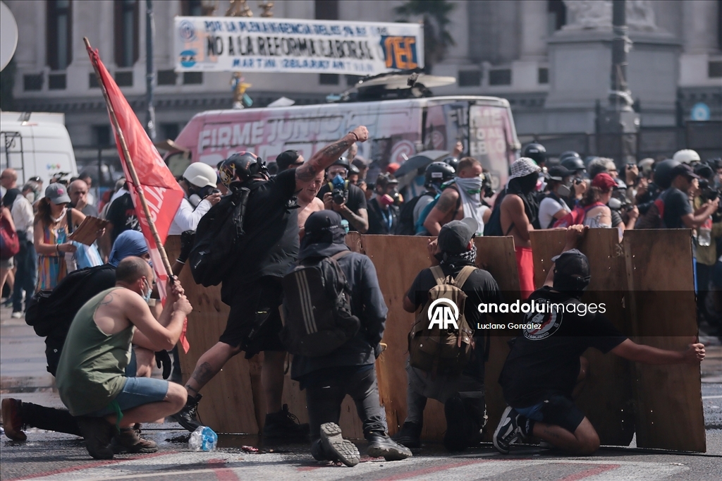 В Аргентине прошла всеобщая забастовка против трудовой реформы Милея