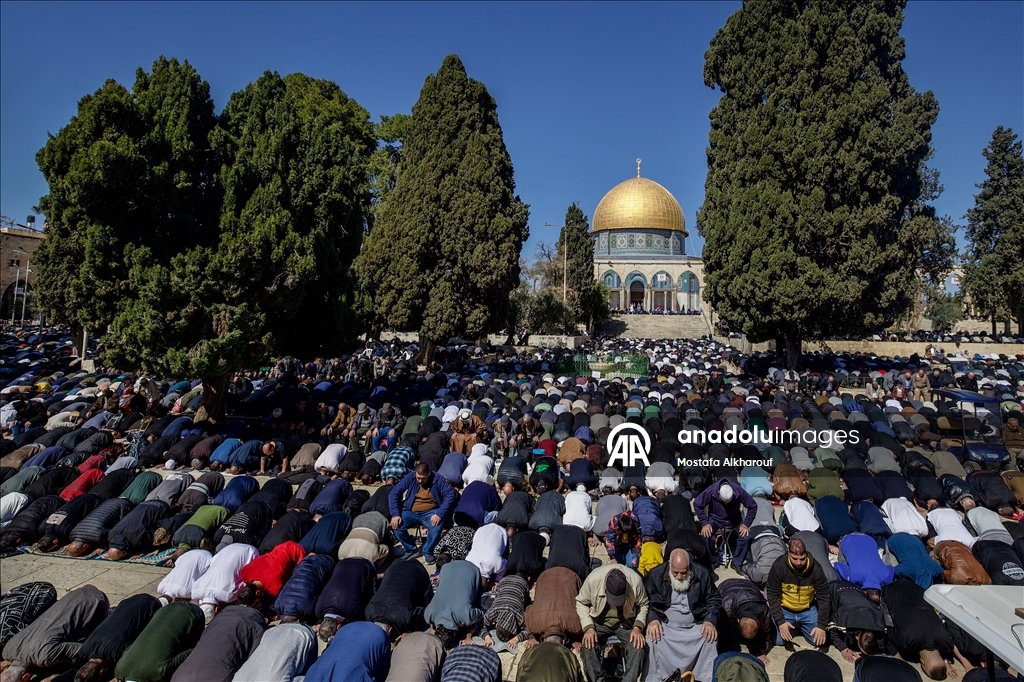 80 ألف مصلٍ يؤدون صلاة الجمعة الأولى من رمضان بالمسجد الأقصى