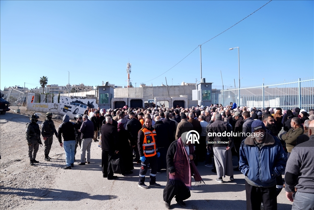 Израиль ограничил въезд палестинцев к Мечеть Аль-Акса в первый день Рамадана