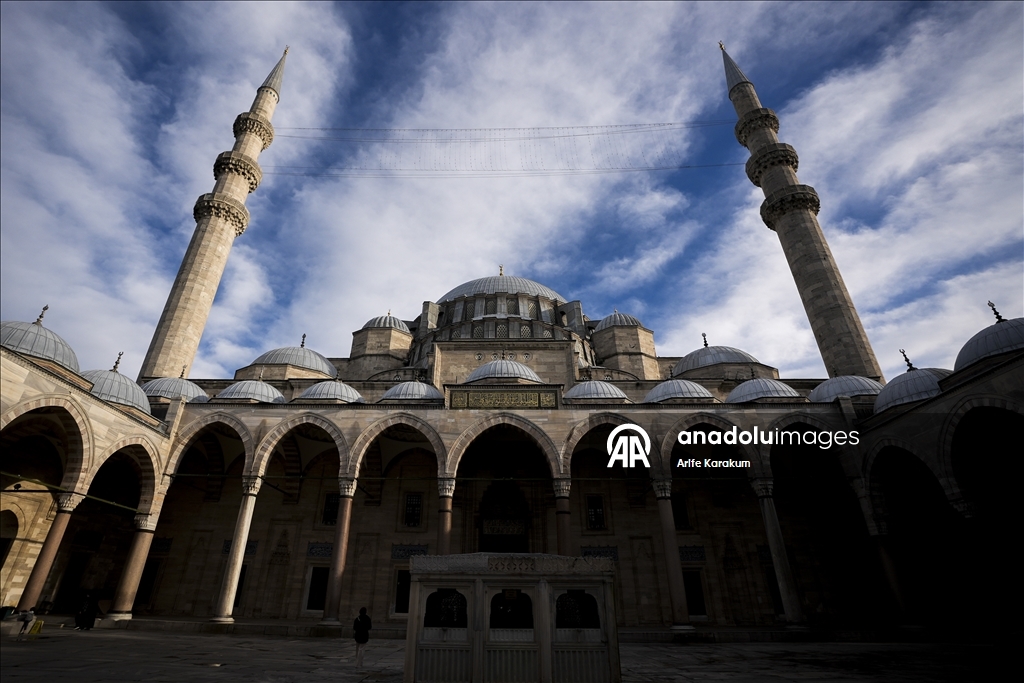 İSTANBUL'UN SELATİN CAMİLERİ - İstanbul silüetinin mücevheri: "Süleymaniye Camisi"