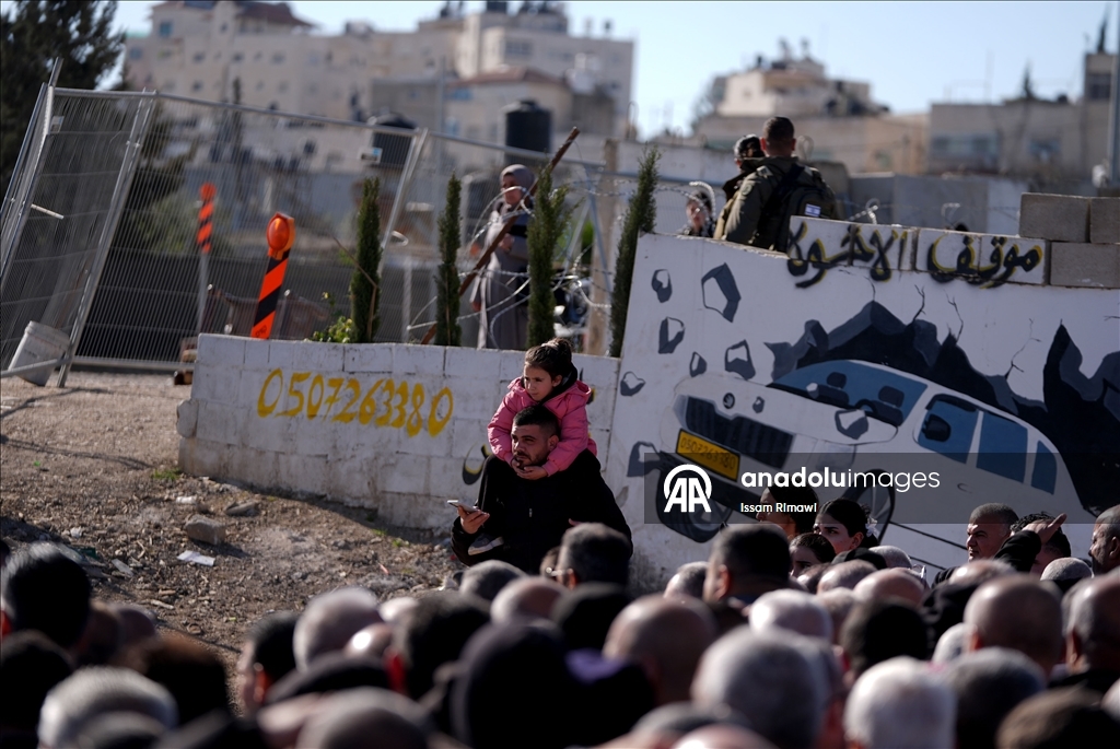 Израиль ограничил въезд палестинцев к Мечеть Аль-Акса в первый день Рамадана