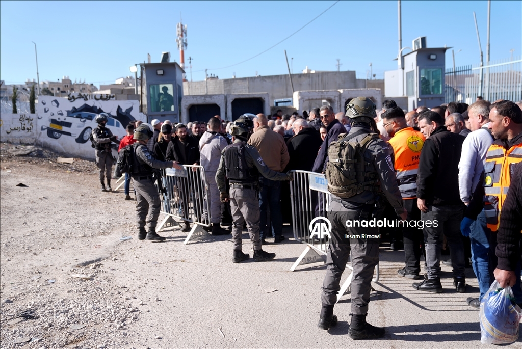 Израиль ограничил въезд палестинцев к Мечеть Аль-Акса в первый день Рамадана