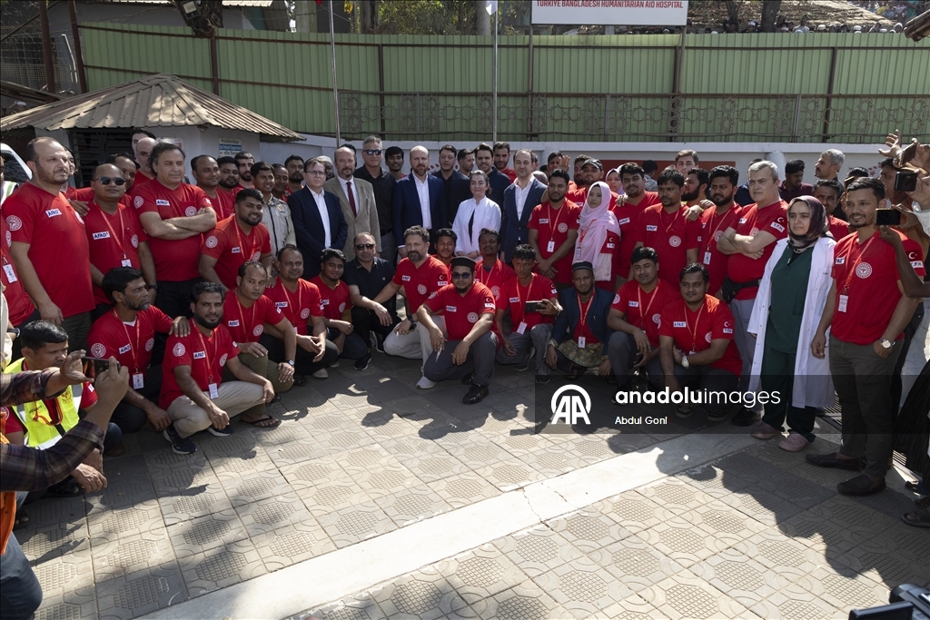 بنغلاديش.. وفد تركي يشارك مسلمي الروهينغيا الإفطار ويتفقد أوضاعهم