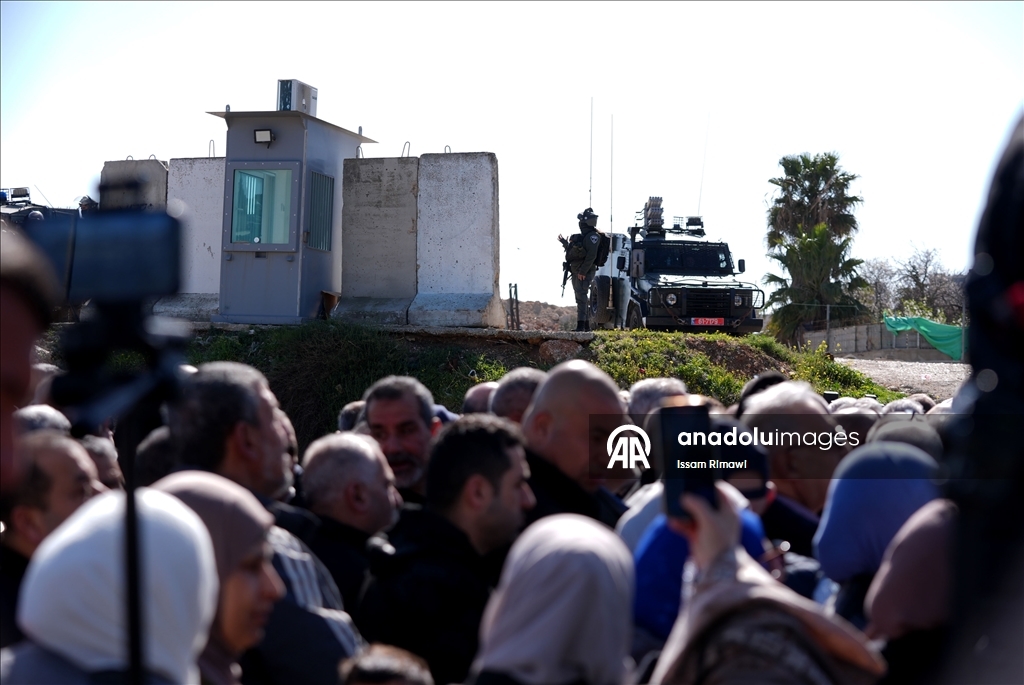 Израиль ограничил въезд палестинцев к Мечеть Аль-Акса в первый день Рамадана