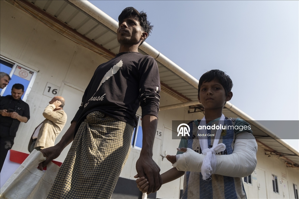 بنغلاديش.. وفد تركي يشارك مسلمي الروهينغيا الإفطار ويتفقد أوضاعهم