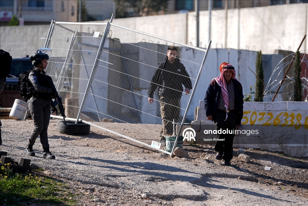 Израиль ограничил въезд палестинцев к Мечеть Аль-Акса в первый день Рамадана