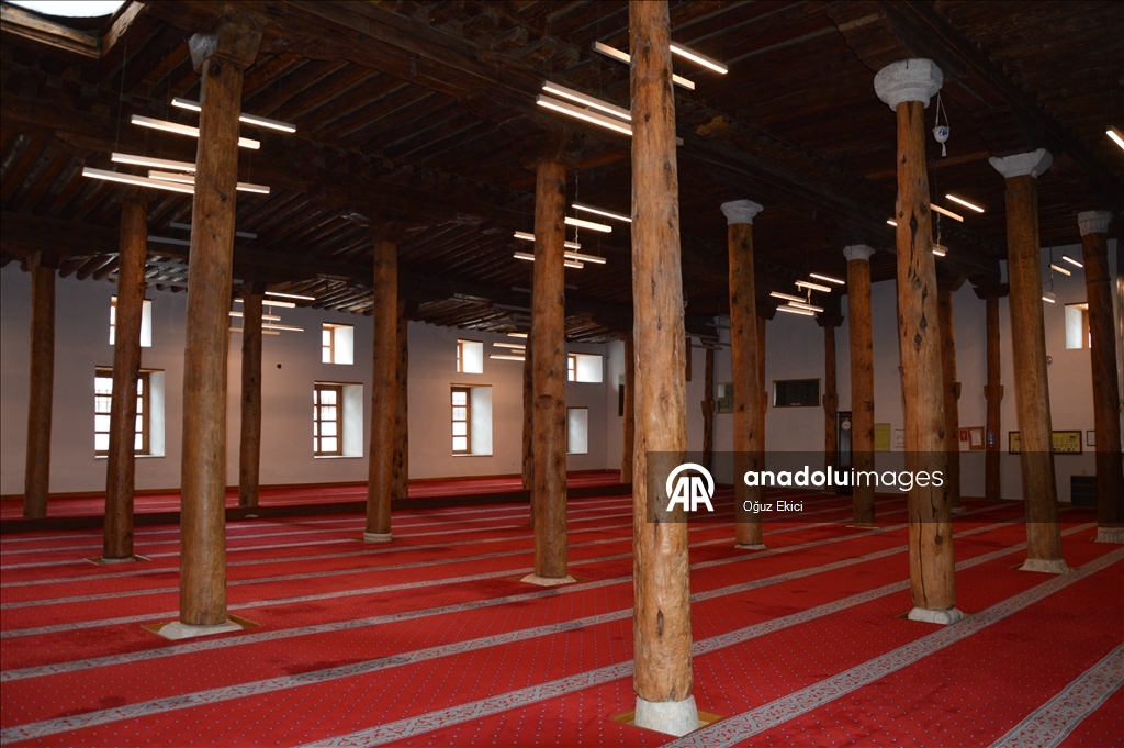 794-летняя мечеть Сиврихисар Улу в Эскишехире подготовлена к Рамазану