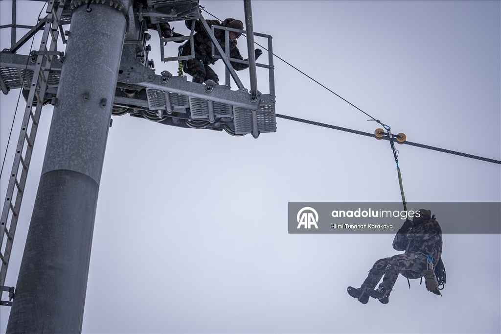 Спецназовцы готовы к операциям и спасательным миссиям в суровых зимних условиях 24