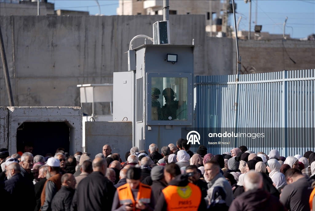 Израиль ограничил въезд палестинцев к Мечеть Аль-Акса в первый день Рамадана