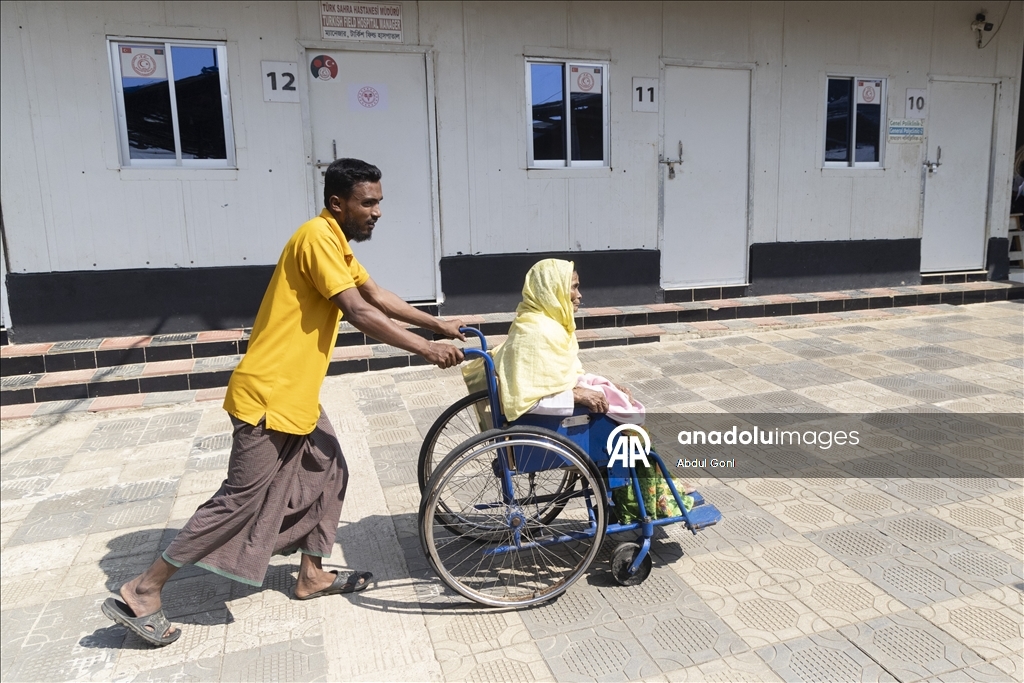 بنغلاديش.. وفد تركي يشارك مسلمي الروهينغيا الإفطار ويتفقد أوضاعهم