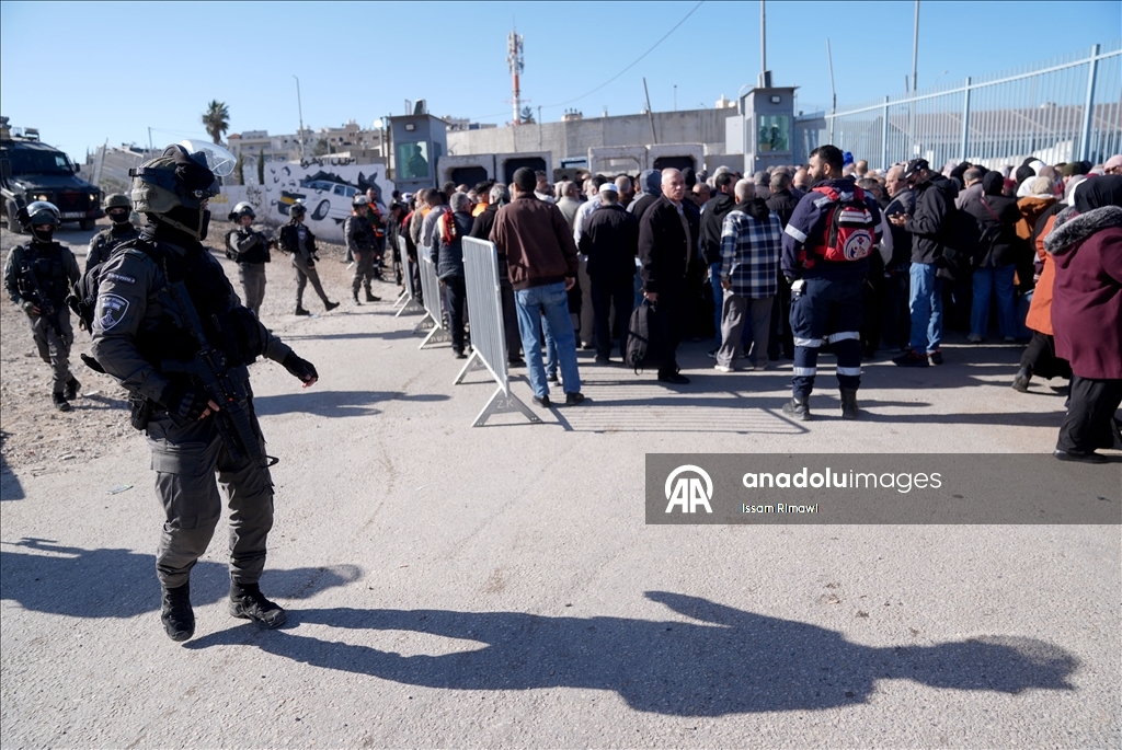 Израиль ограничил въезд палестинцев к Мечеть Аль-Акса в первый день Рамадана