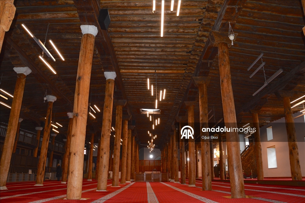 794-летняя мечеть Сиврихисар Улу в Эскишехире подготовлена к Рамазану