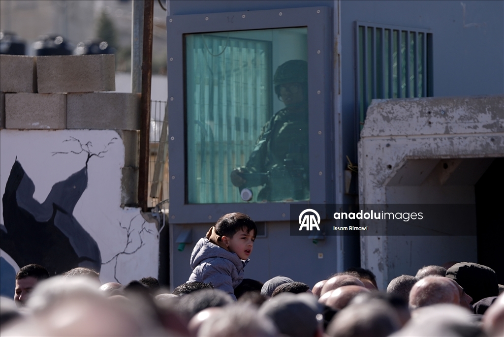 Израиль ограничил въезд палестинцев к Мечеть Аль-Акса в первый день Рамадана