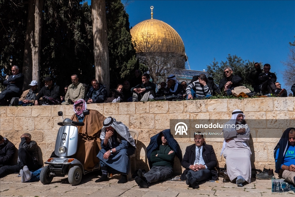 80 ألف مصلٍ يؤدون صلاة الجمعة الأولى من رمضان بالمسجد الأقصى