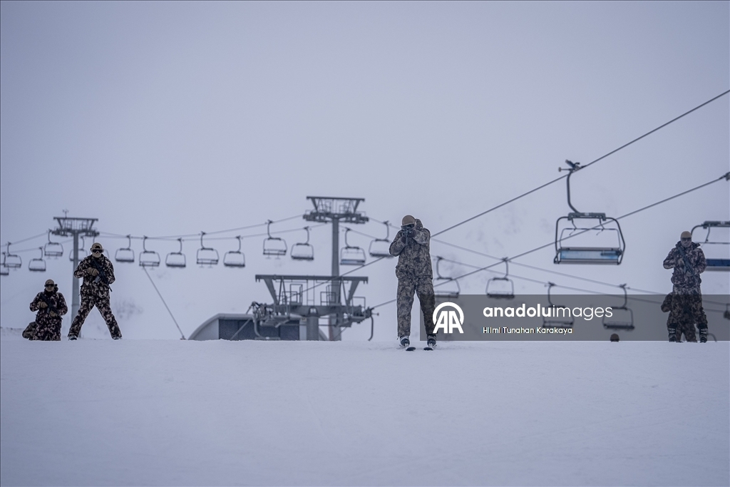 Спецназовцы готовы к операциям и спасательным миссиям в суровых зимних условиях 3