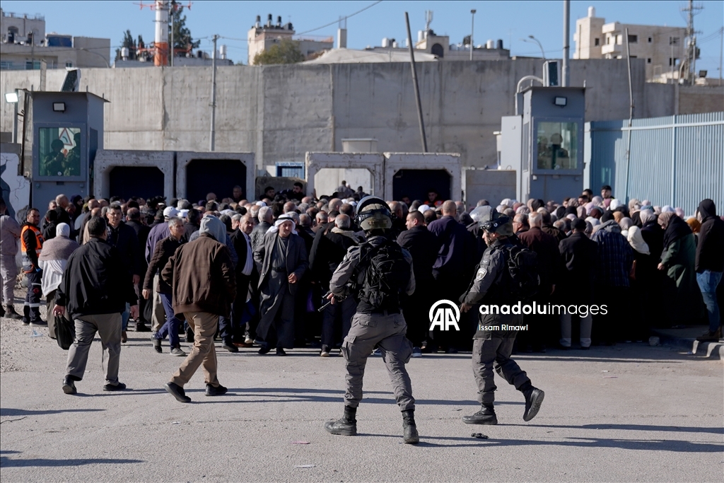 Израиль ограничил въезд палестинцев к Мечеть Аль-Акса в первый день Рамадана