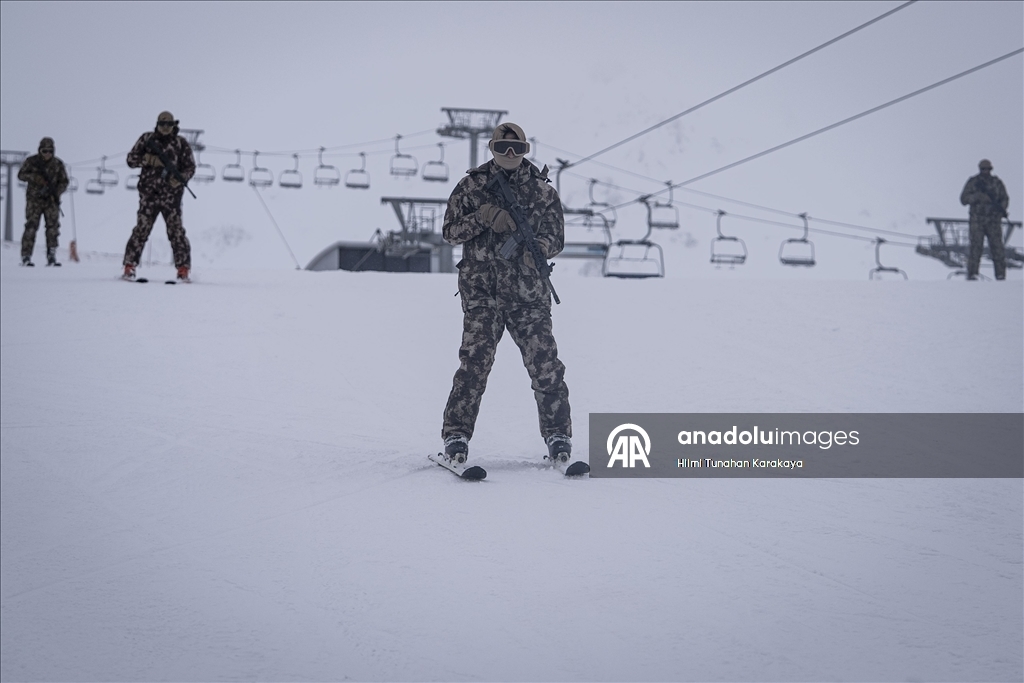 Спецназовцы готовы к операциям и спасательным миссиям в суровых зимних условиях 6