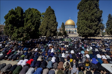80 ألف مصلٍ يؤدون صلاة الجمعة الأولى من رمضان بالمسجد الأقصى