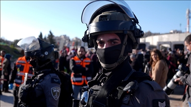 İsrail, ramazanın ilk cumasında izinleri olmasına rağmen Batı Şeria'daki Filistinlilerin Kudüs'e girişini engelledi