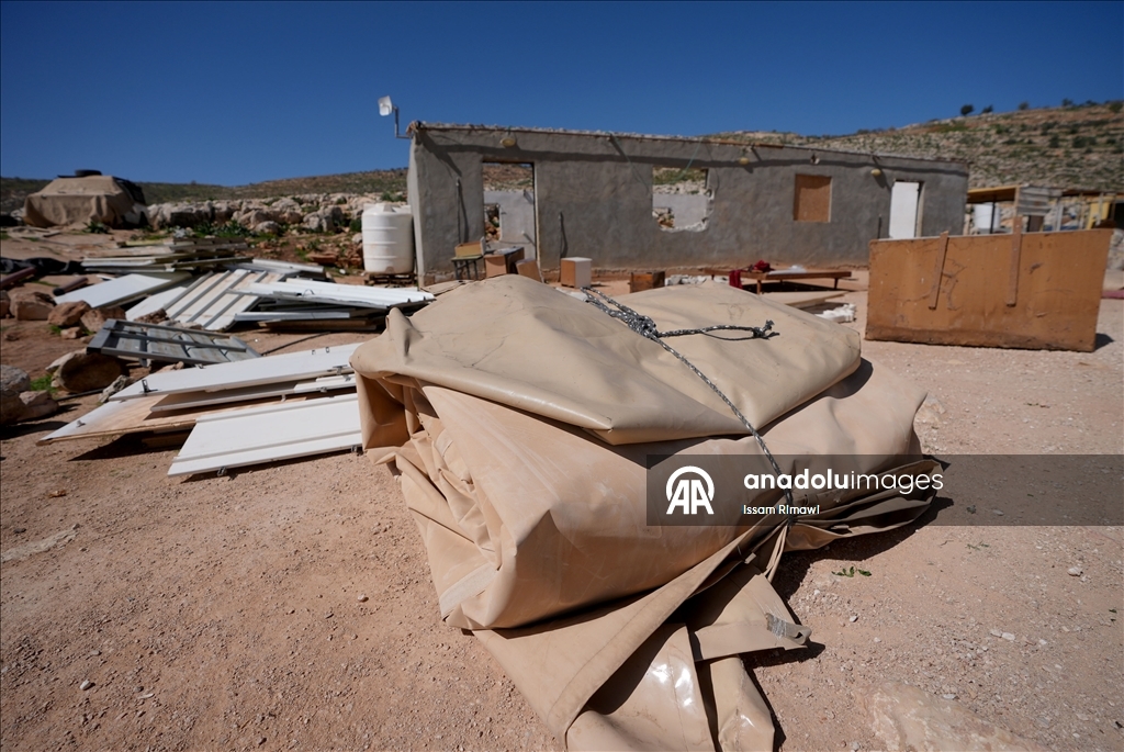 الضفة.. اعتداءات المستوطنين تهجّر 11 عائلة فلسطينية شرق رام الله