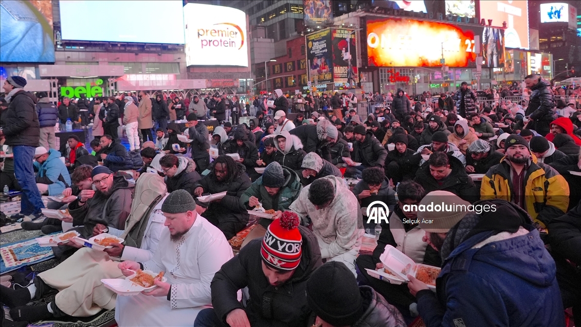 Muslims gather for iftar and Tarawih in New York’s Times Square