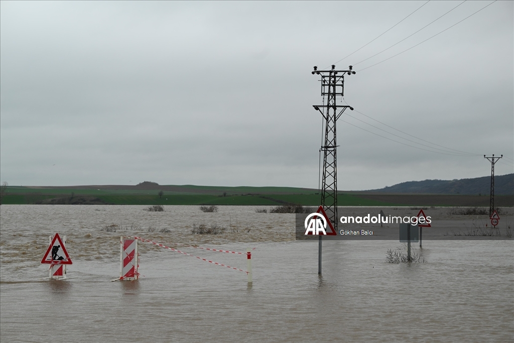 Edirne'de Tunca Nehri'nin debisi yükseldi, Meriç Nehri'nde taşkınlar oluştu
