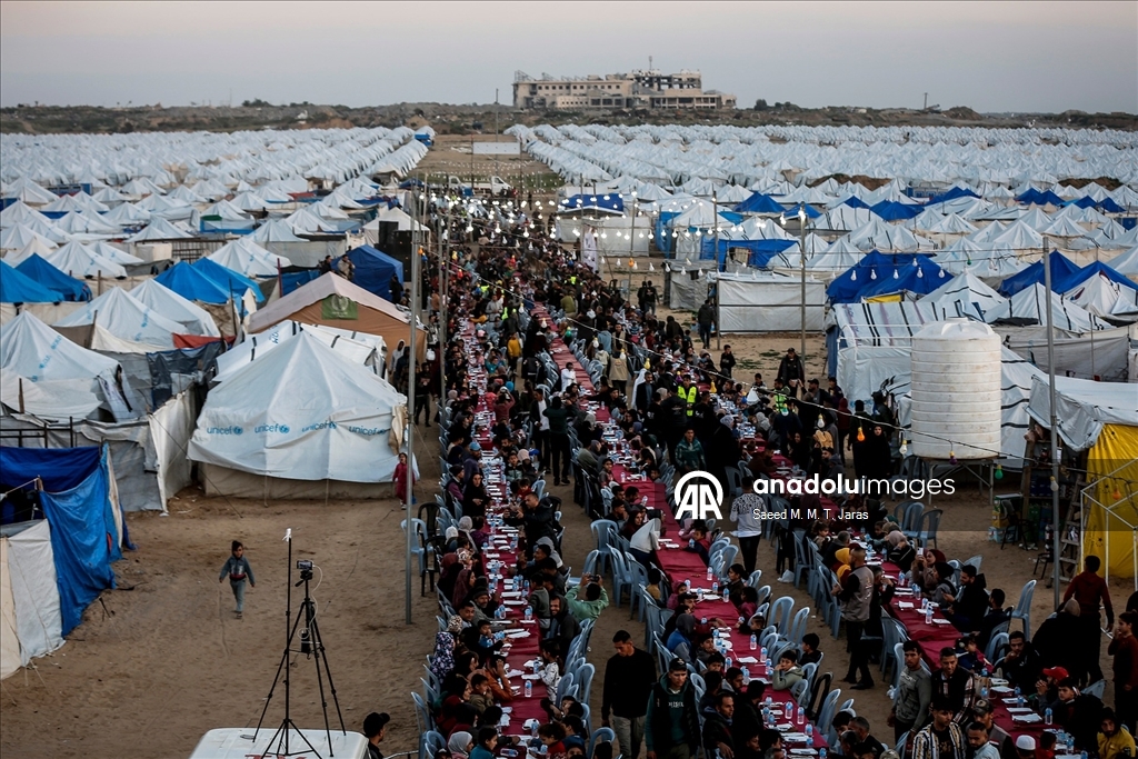 Gazze'de toplu iftar programı düzenlendi