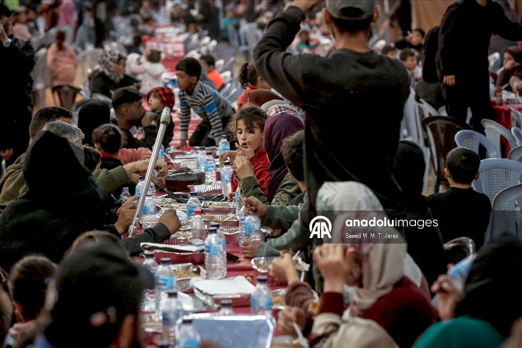 Gazze'de toplu iftar programı düzenlendi