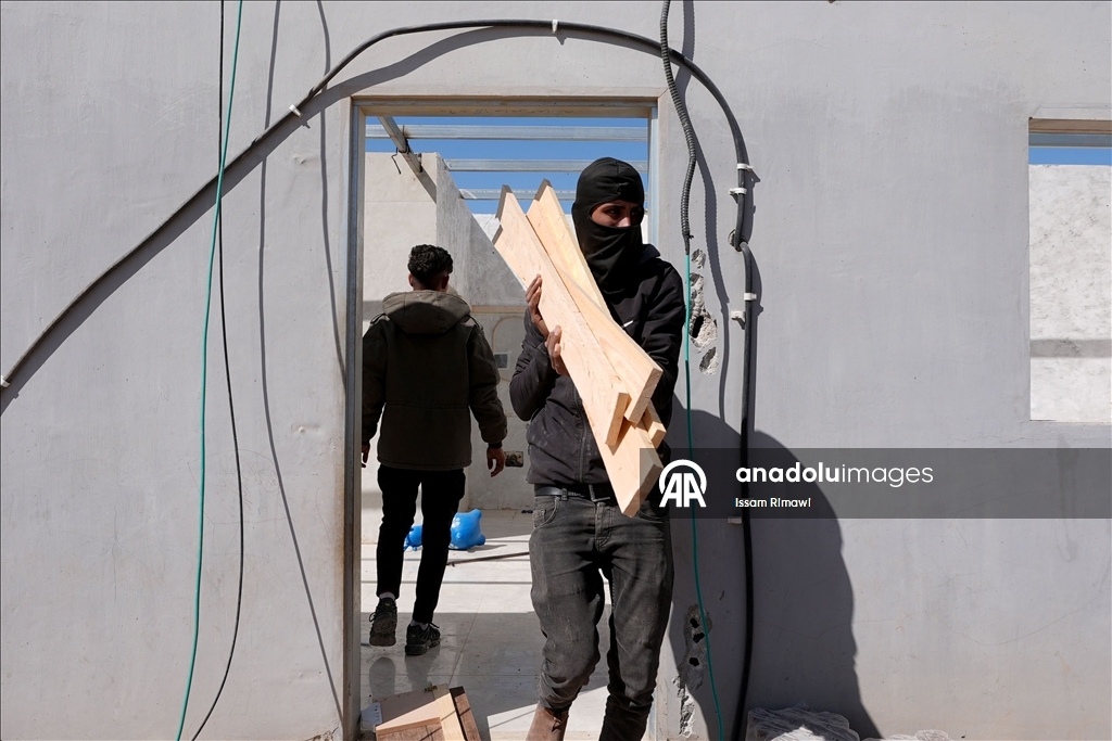 الضفة.. اعتداءات المستوطنين تهجّر 11 عائلة فلسطينية شرق رام الله