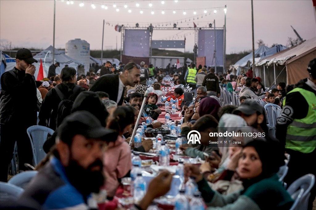 Gazze'de toplu iftar programı düzenlendi