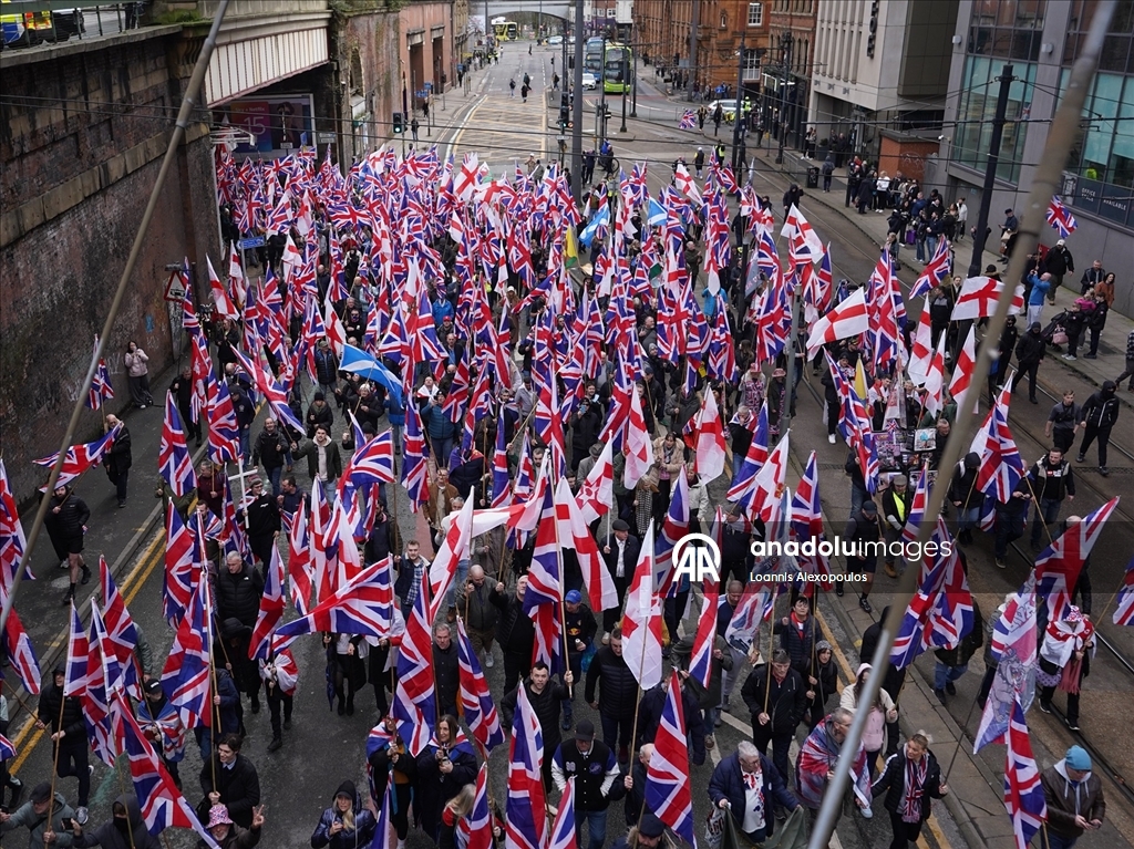 Manchester’da göç karşıtı protesto gösterisine polis müdahalesi