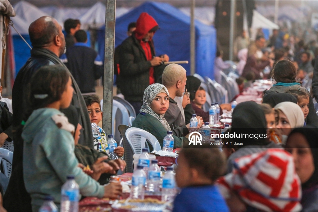 Gazze'de toplu iftar programı düzenlendi