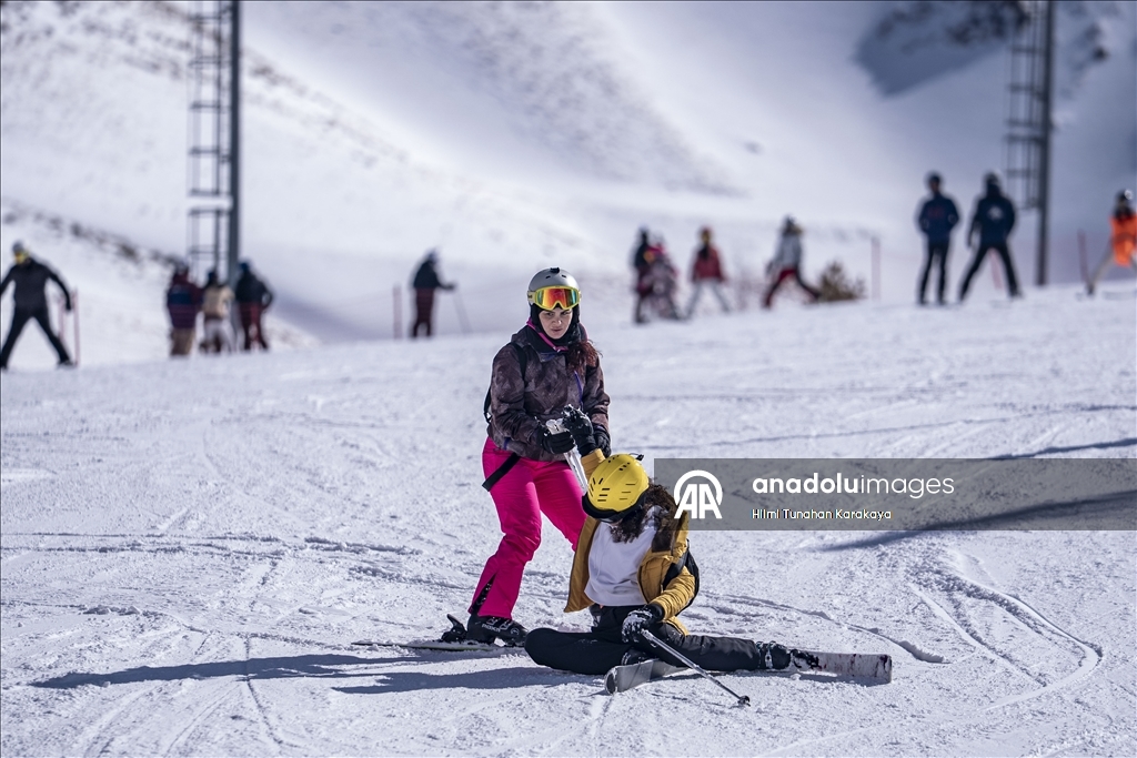 الشرق التركي.. مركز بالاندوكان يجمع متعة التزلج وبهجة رمضان