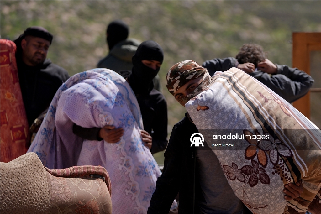 الضفة.. اعتداءات المستوطنين تهجّر 11 عائلة فلسطينية شرق رام الله