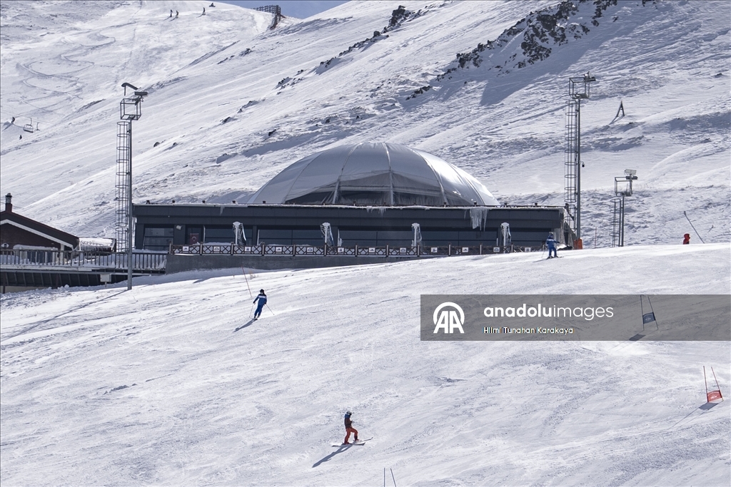 الشرق التركي.. مركز بالاندوكان يجمع متعة التزلج وبهجة رمضان