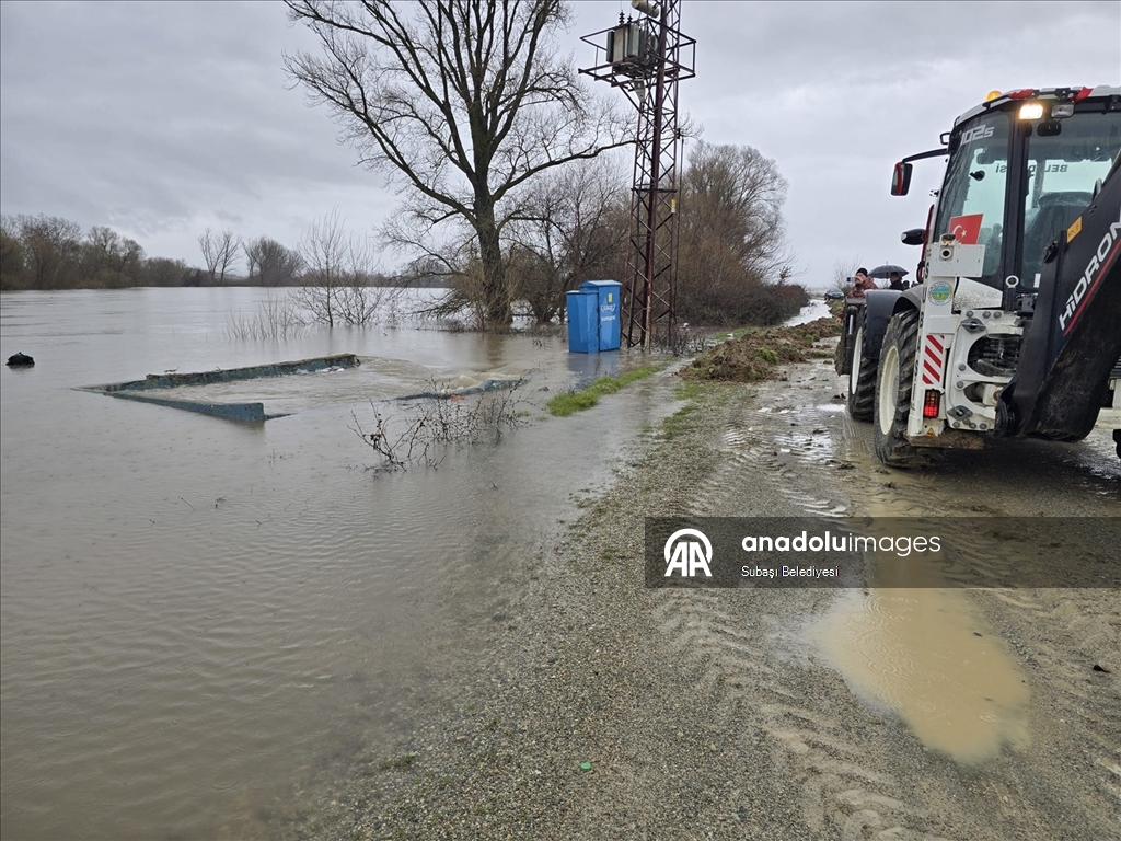 Edirne'de Tunca Nehri'nin debisi yükseldi, Meriç Nehri'nde taşkınlar oluştu