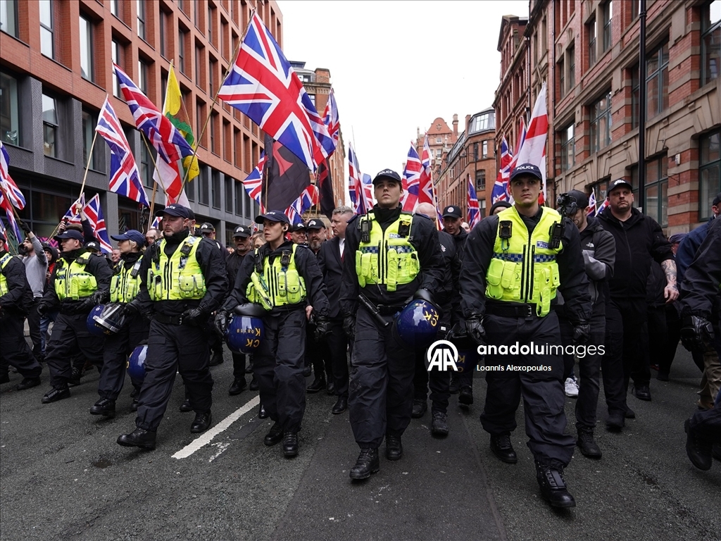 Manchester’da göç karşıtı protesto gösterisine polis müdahalesi