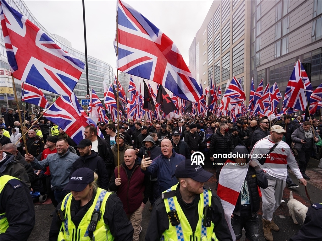 Manchester’da göç karşıtı protesto gösterisine polis müdahalesi