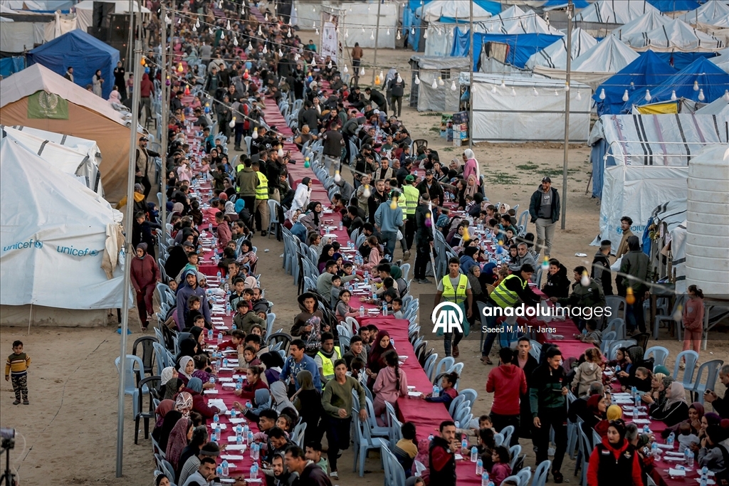 Gazze'de toplu iftar programı düzenlendi