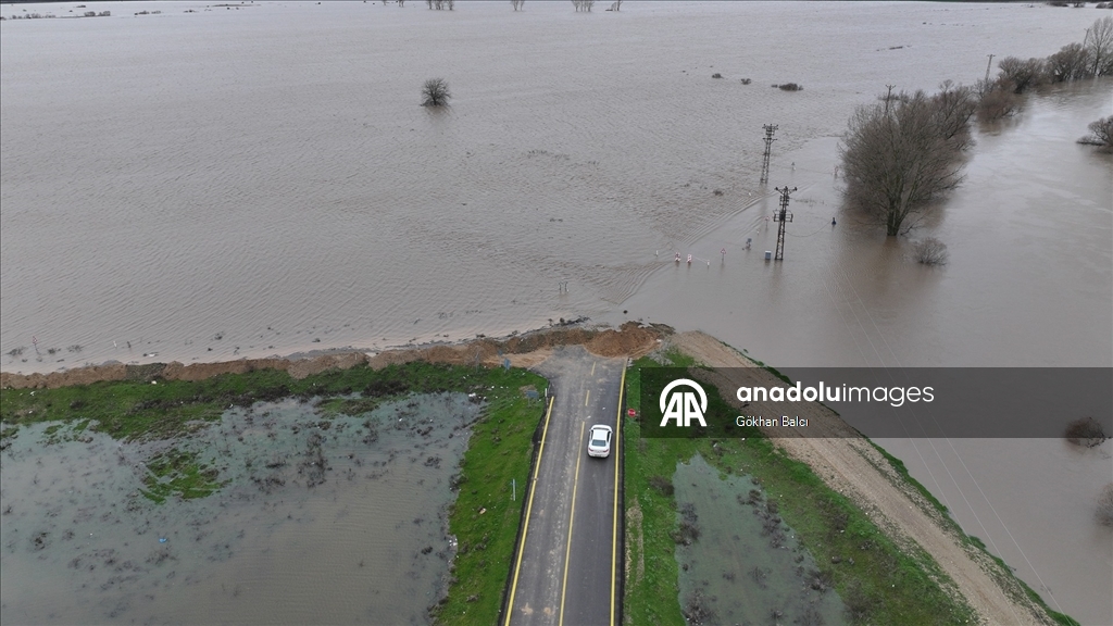 Edirne'de Tunca Nehri'nin debisi yükseldi, Meriç Nehri'nde taşkınlar oluştu